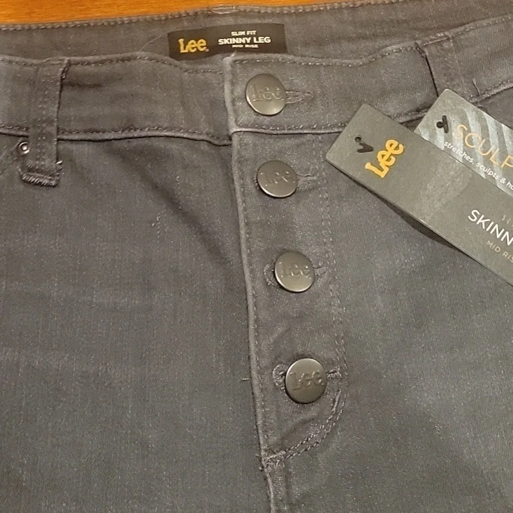 LEE NWT Scultping Skinny Mid Rise Jeans sz 16